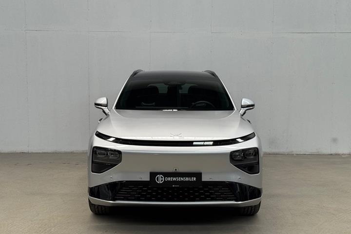 Sølv Xpeng G9 fra 2024