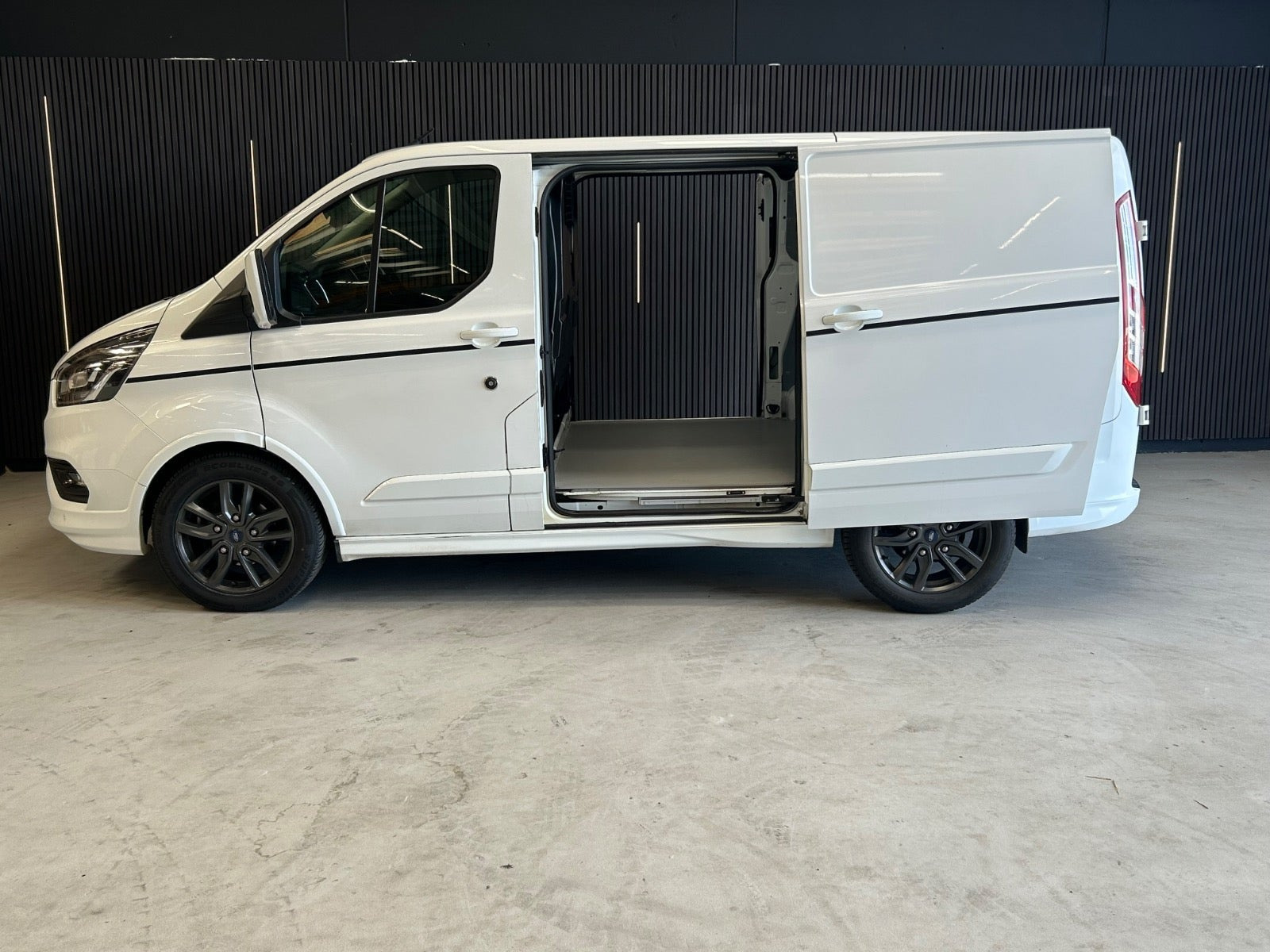 Hvid Ford Transit Custom 300 L1 fra 2022