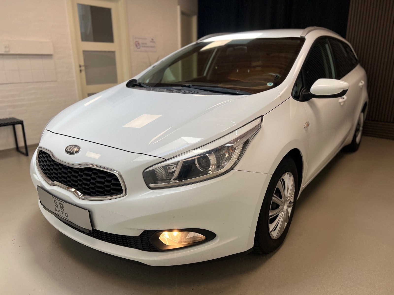 Hvid Kia Ceed fra 2013