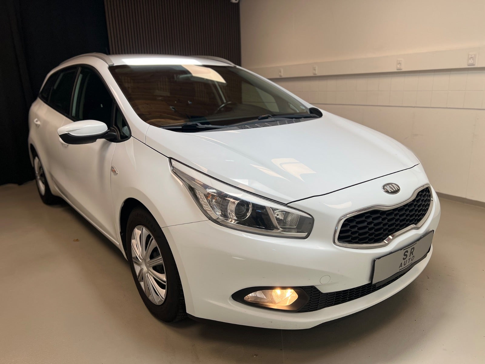Hvid Kia Ceed fra 2013
