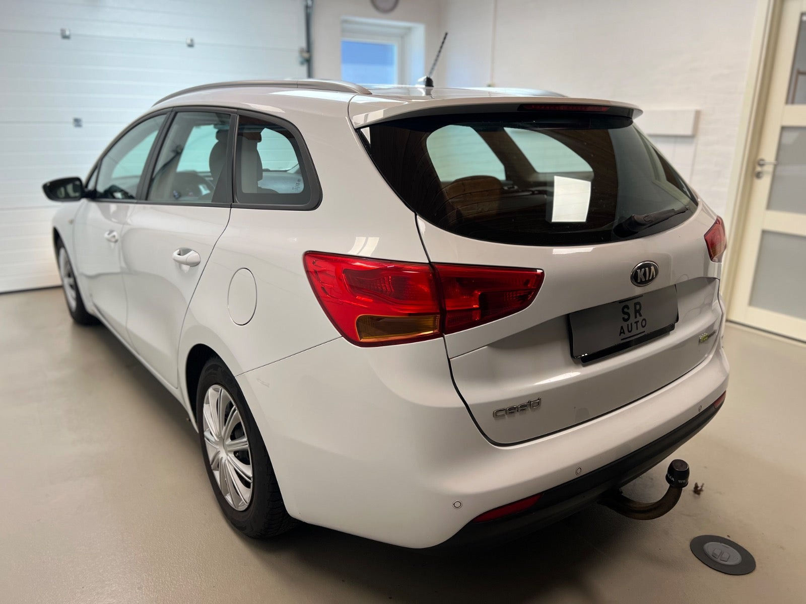 Hvid Kia Ceed fra 2013