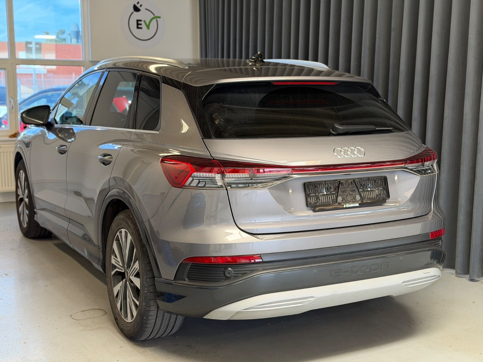 Grå Audi Q4 e-tron fra 2022