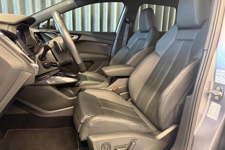 Grå Audi Q4 e-tron fra 2022