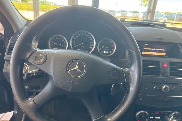 Sort Mercedes C220 fra 2011