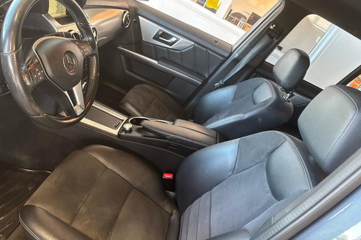 Grå Mercedes GLK350 fra 2015