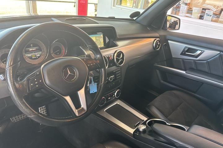 Grå Mercedes GLK350 fra 2015