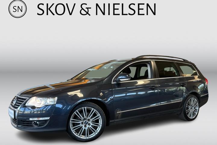 Grå VW Passat fra 2007 set udefra