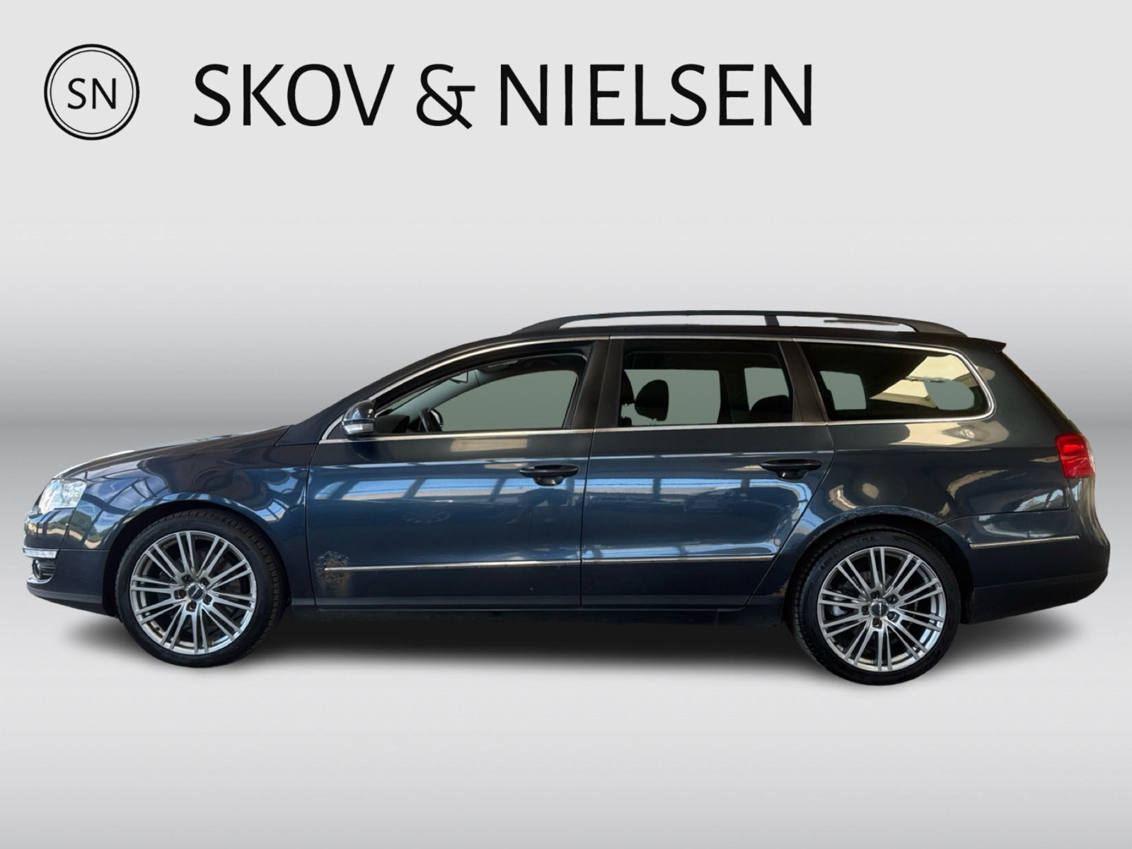 Grå VW Passat fra 2007
