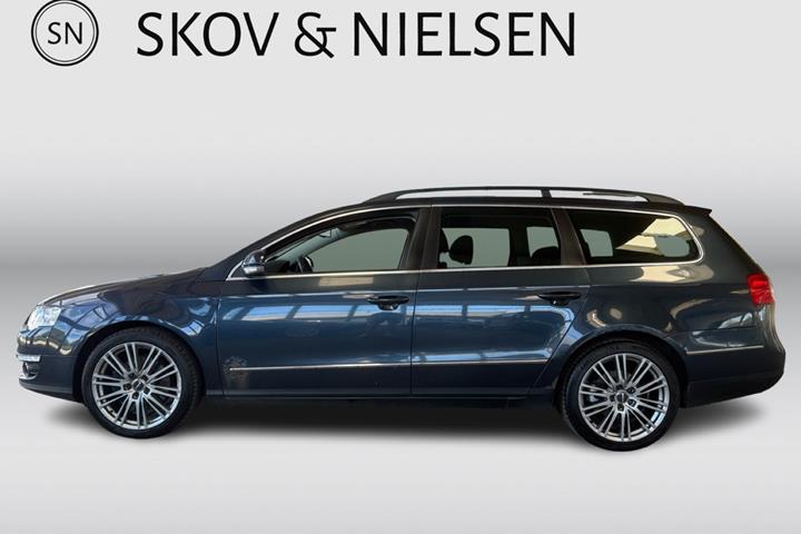 Grå VW Passat fra 2007