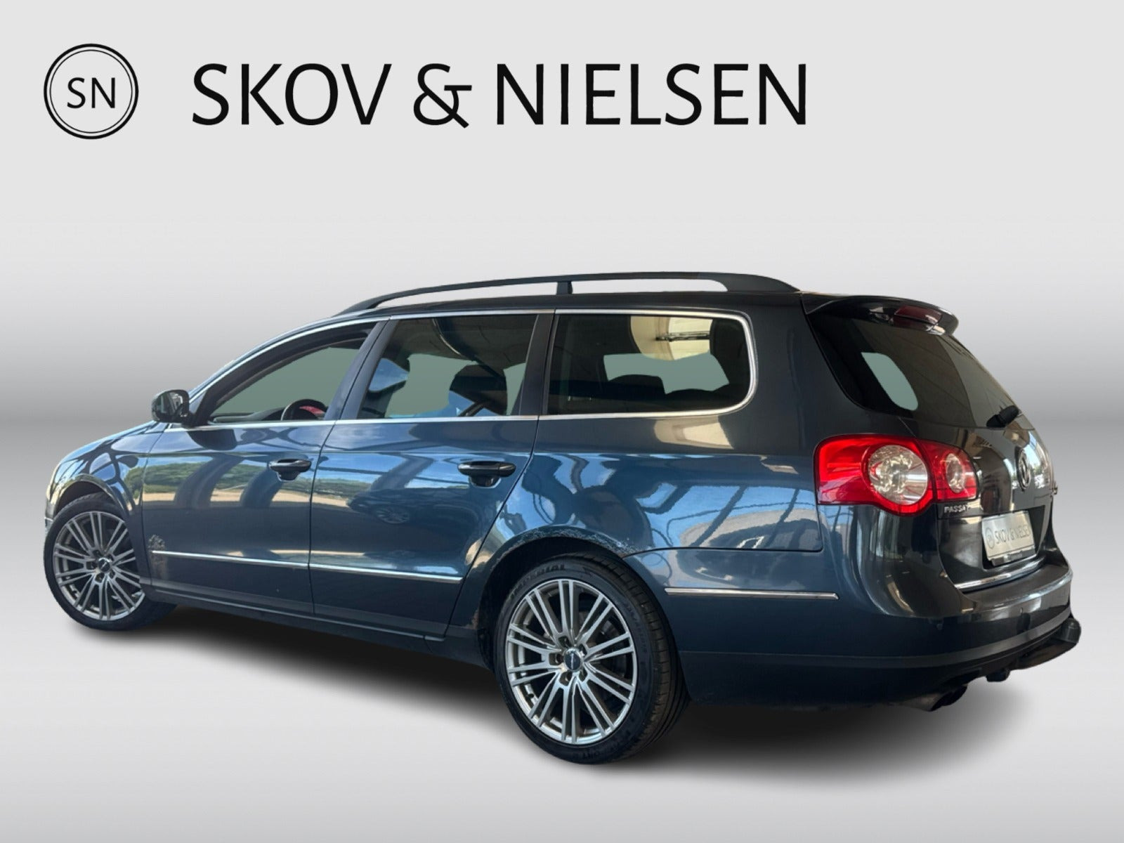 Grå VW Passat fra 2007