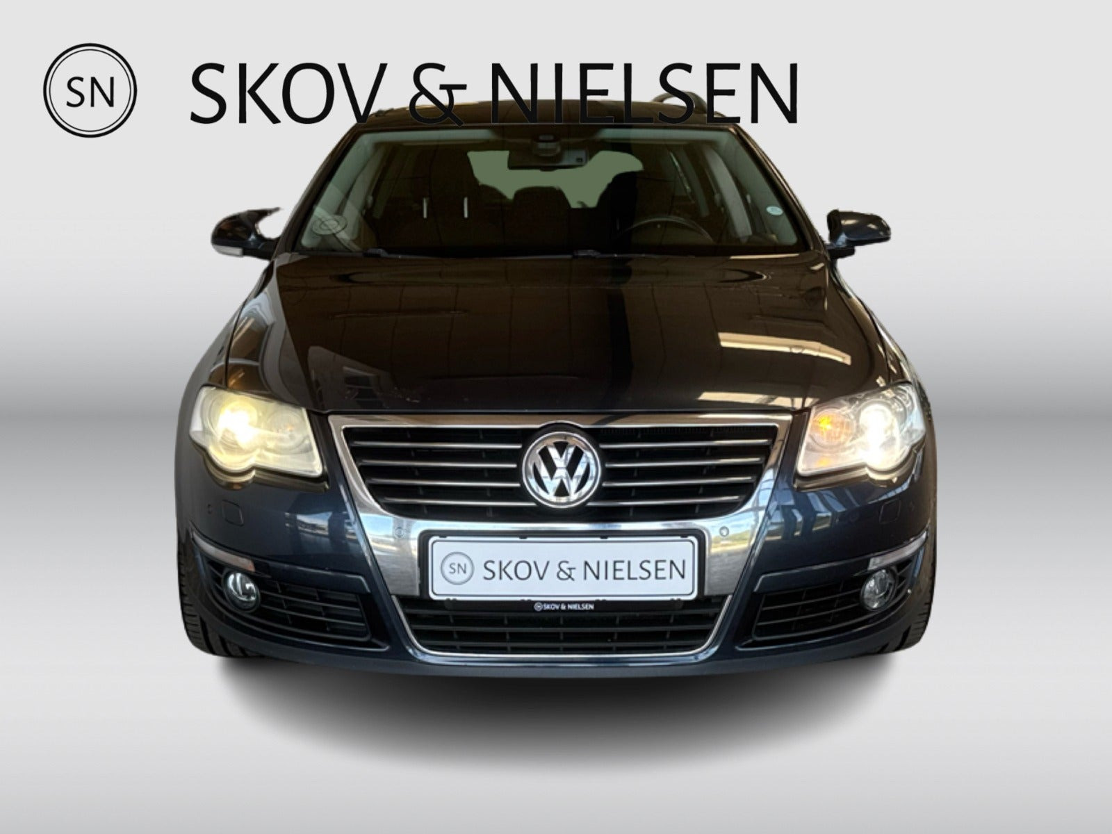 Grå VW Passat fra 2007
