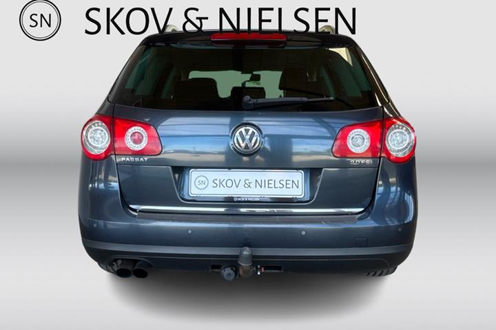 Grå VW Passat fra 2007