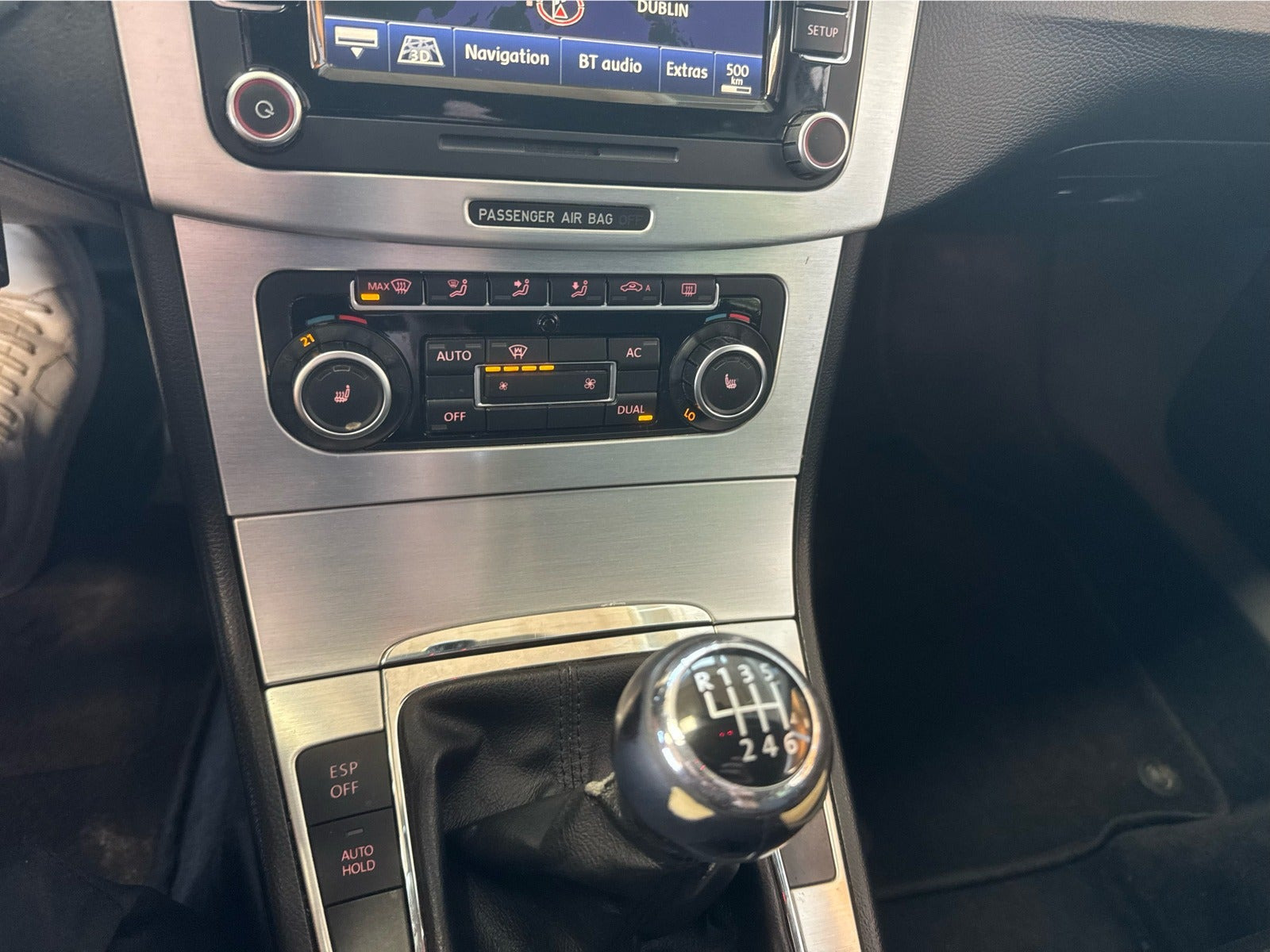 Grå VW Passat fra 2007