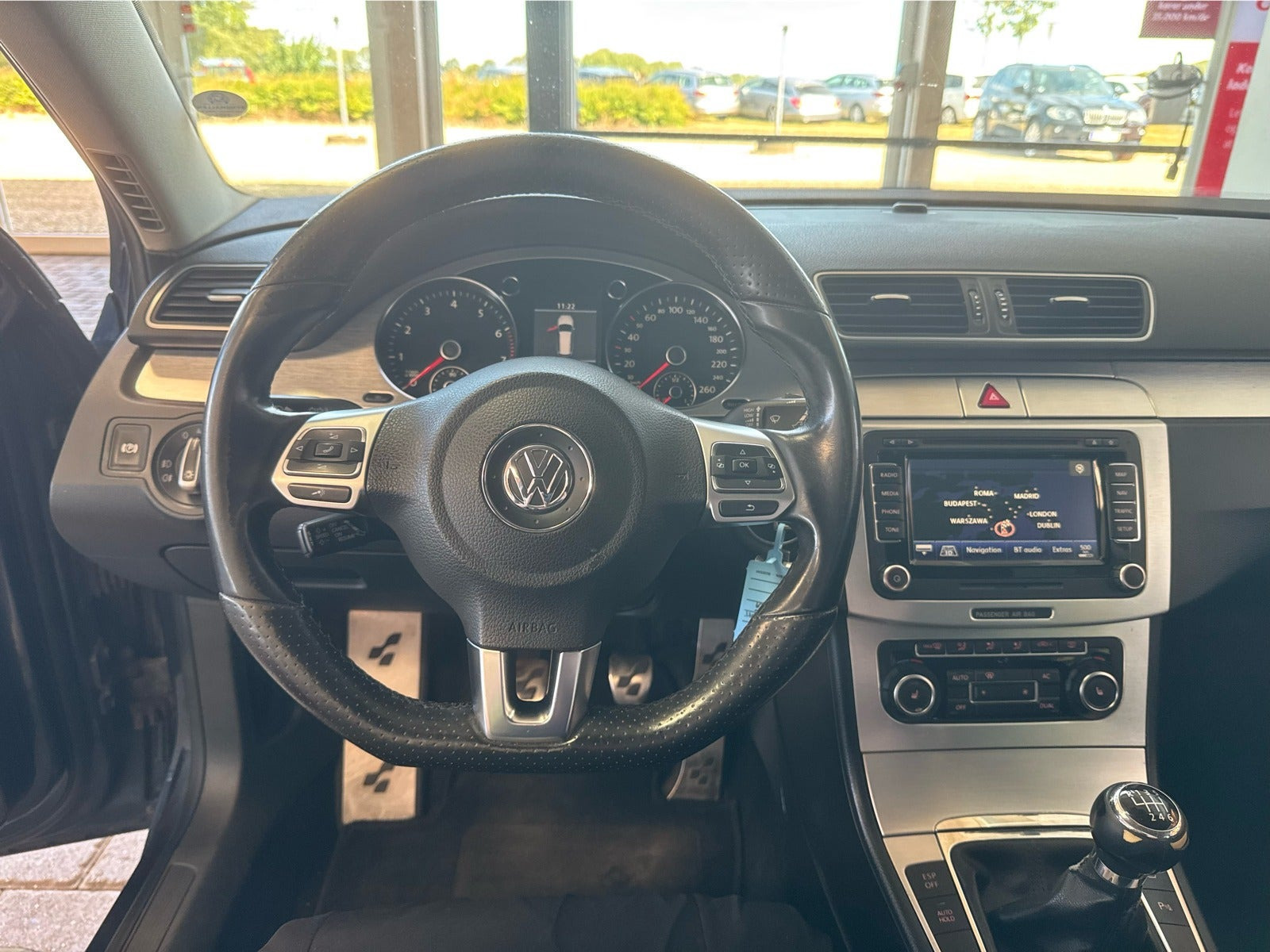 Grå VW Passat fra 2007