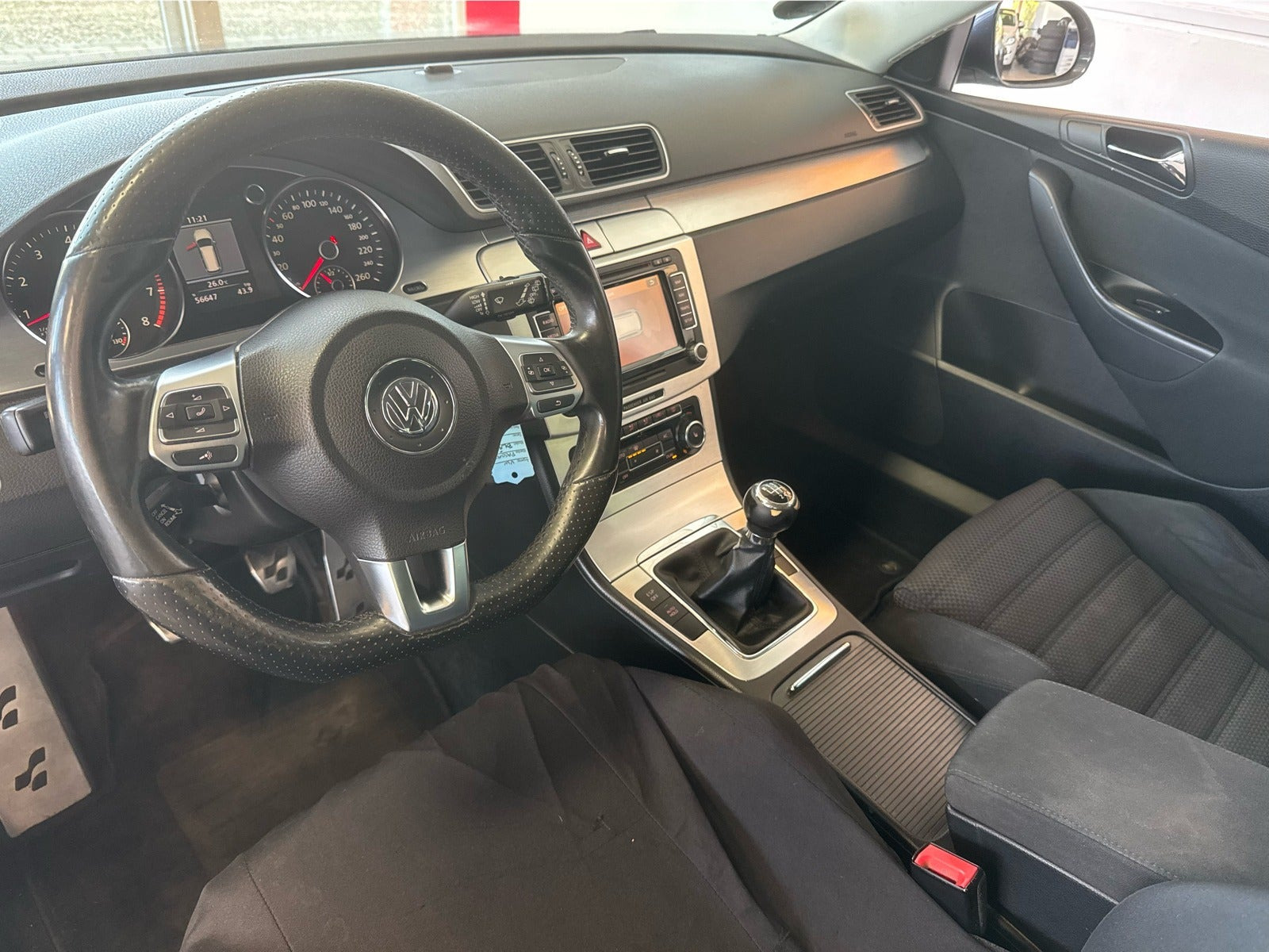 Grå VW Passat fra 2007