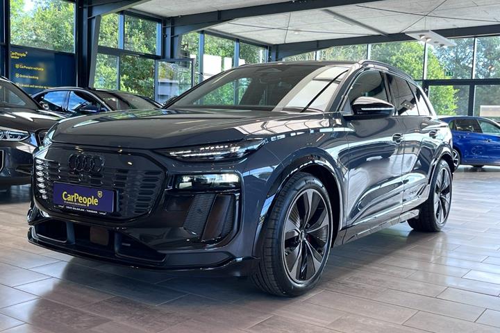 Rød Audi Q6 e-tron fra 2024