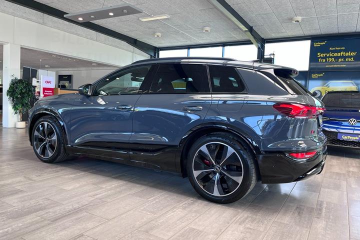 Rød Audi Q6 e-tron fra 2024