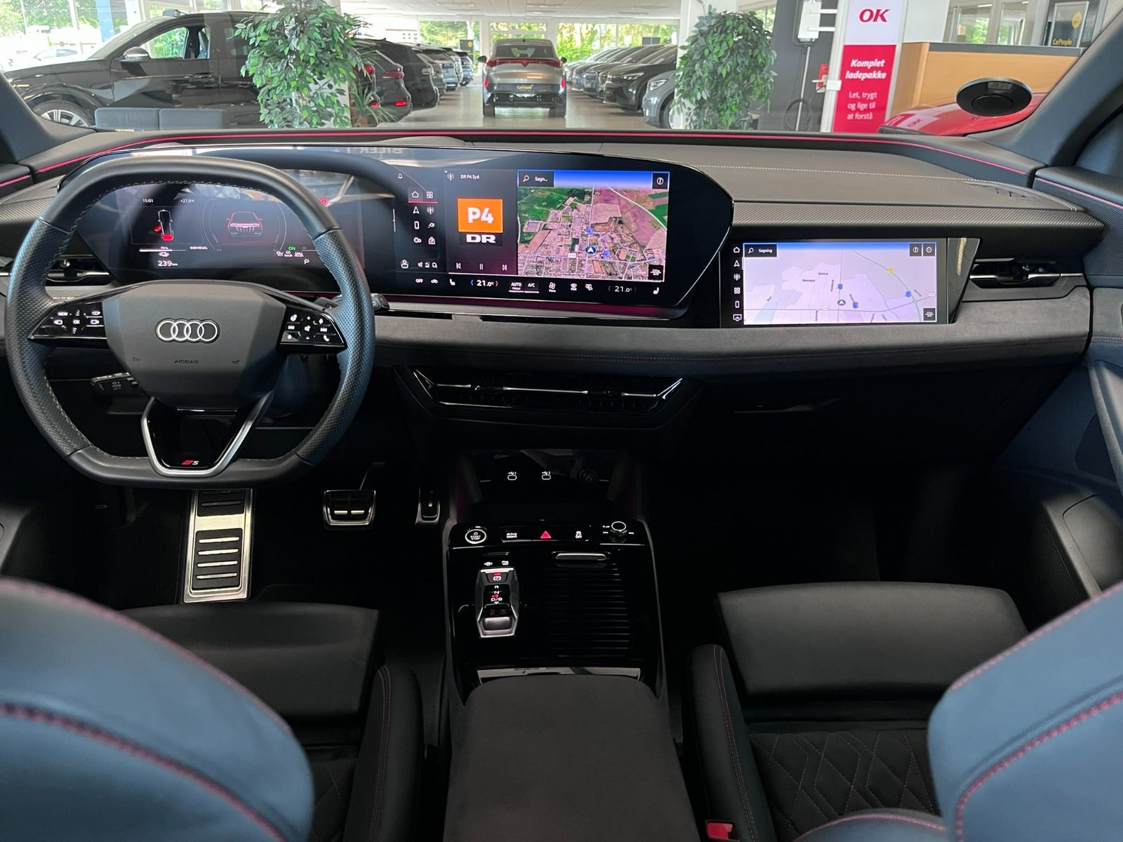 Rød Audi Q6 e-tron fra 2024
