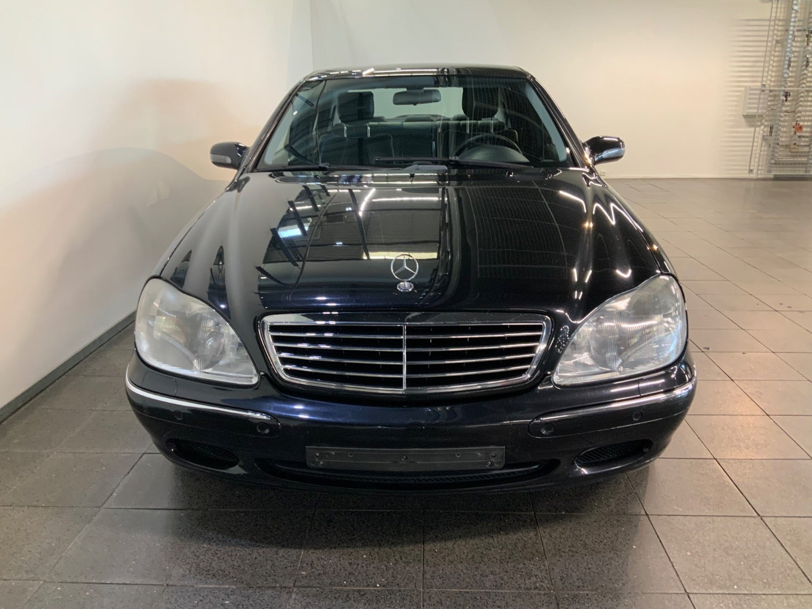 Sort Mercedes S320 fra 2002