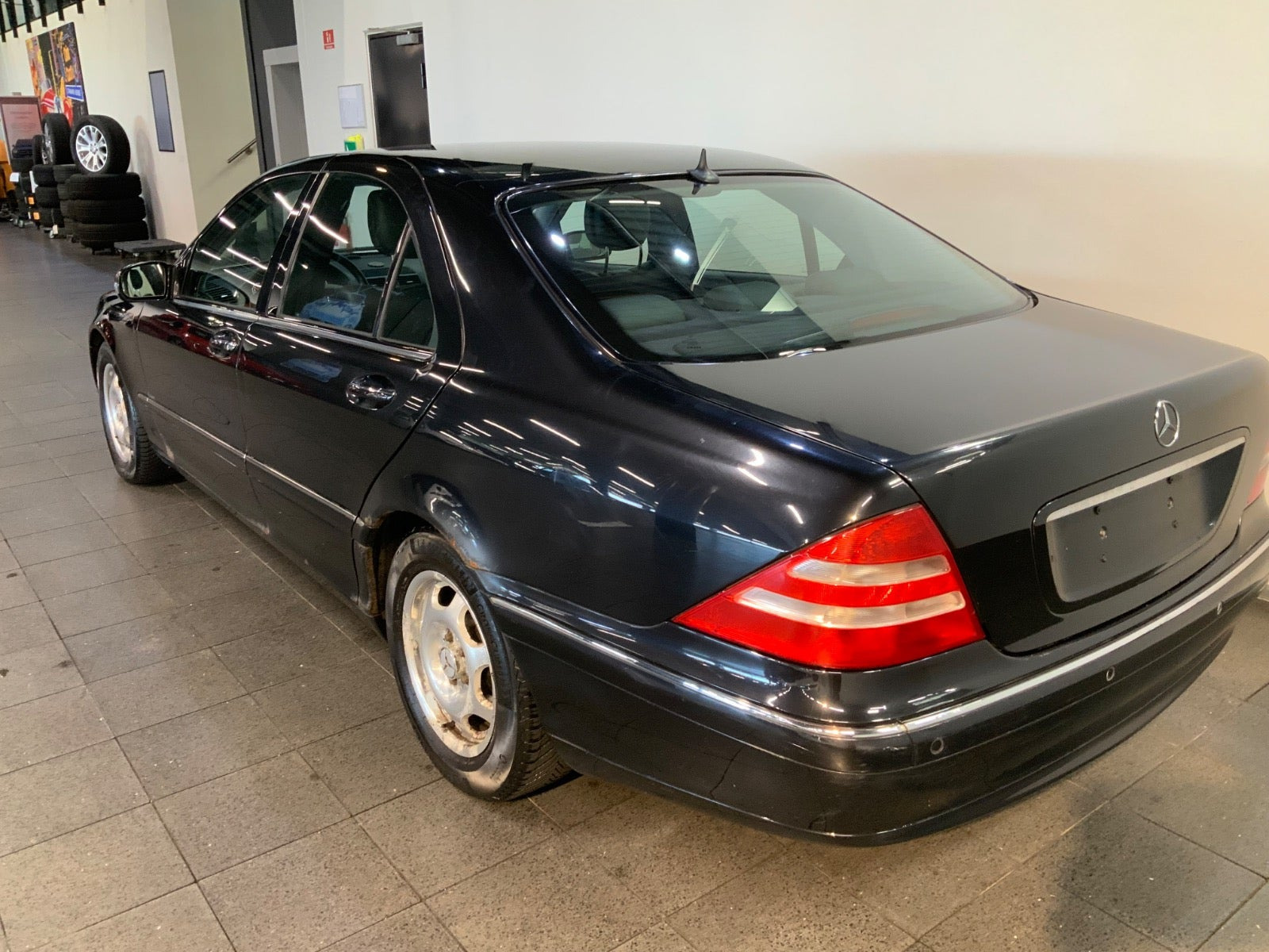 Sort Mercedes S320 fra 2002