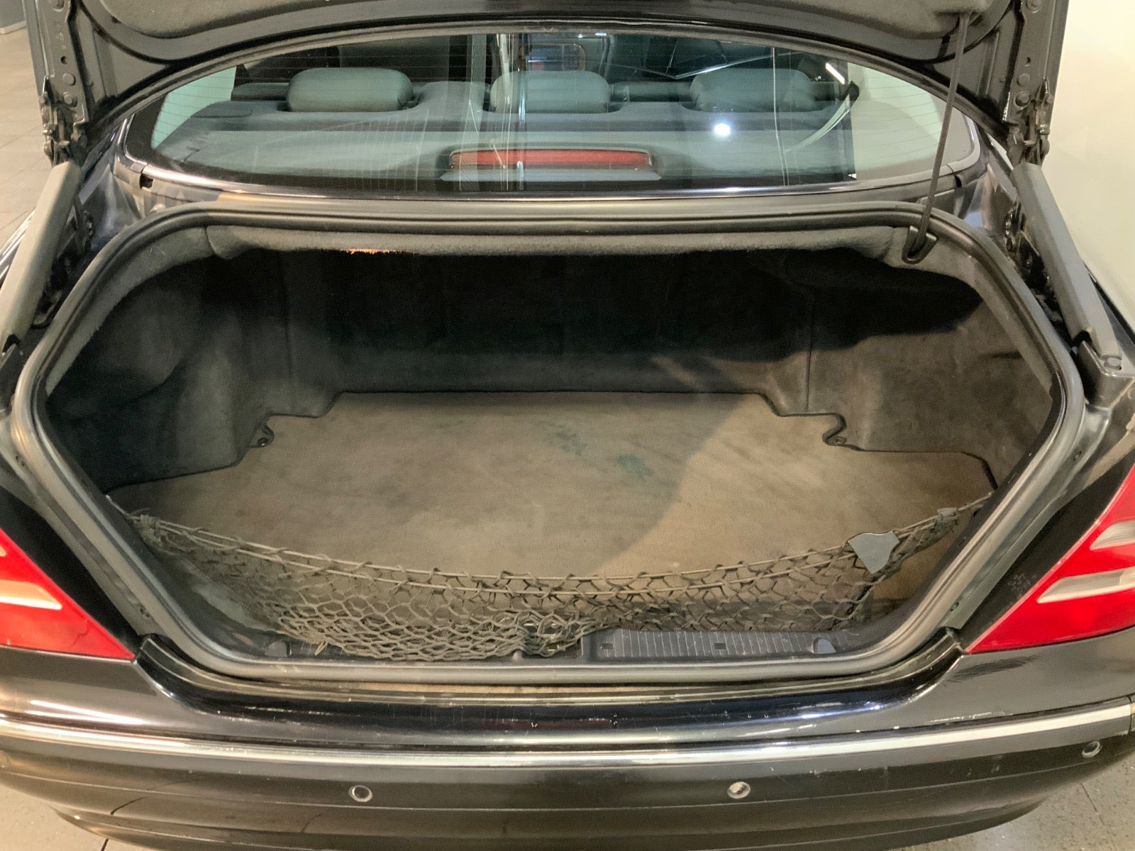 Sort Mercedes S320 fra 2002