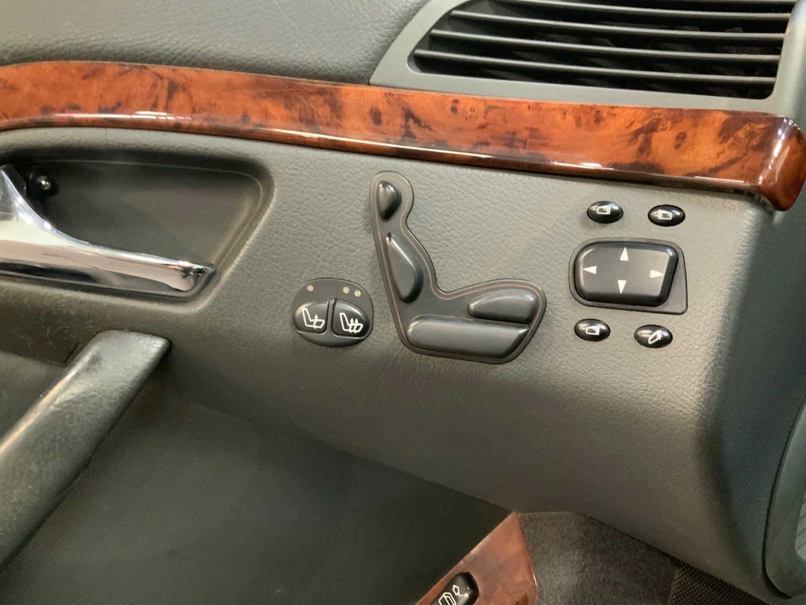 Sort Mercedes S320 fra 2002