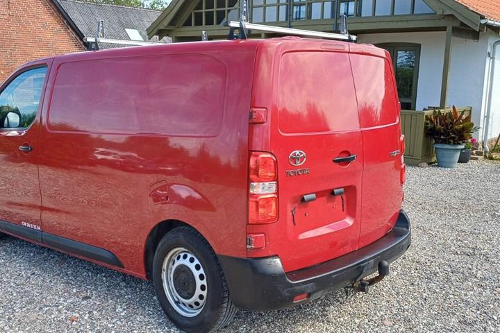 Gul Toyota ProAce fra 2020