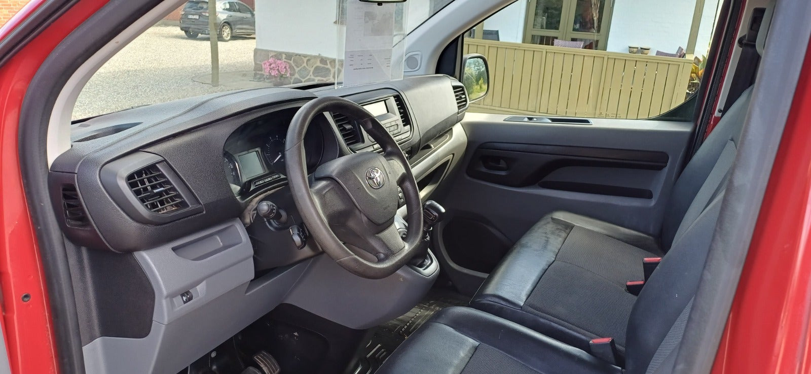 Gul Toyota ProAce fra 2020