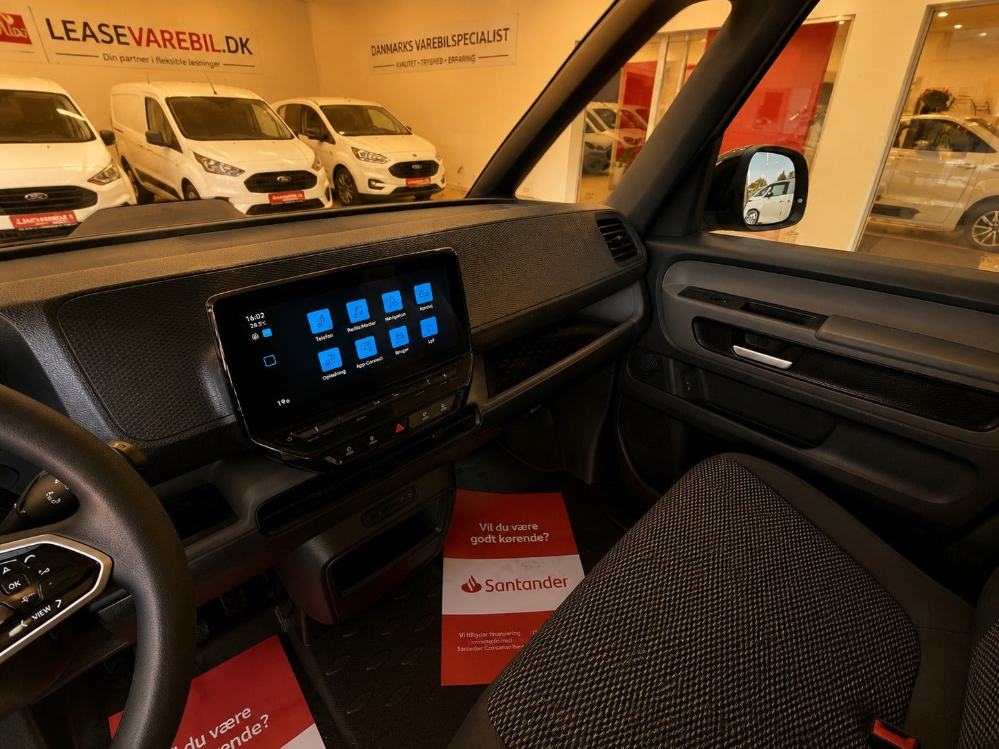 Hvid VW ID.Buzz fra 2024