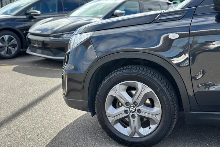 Sort Suzuki Vitara fra 2016