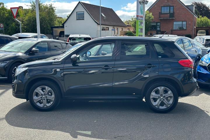 Sort Suzuki Vitara fra 2016