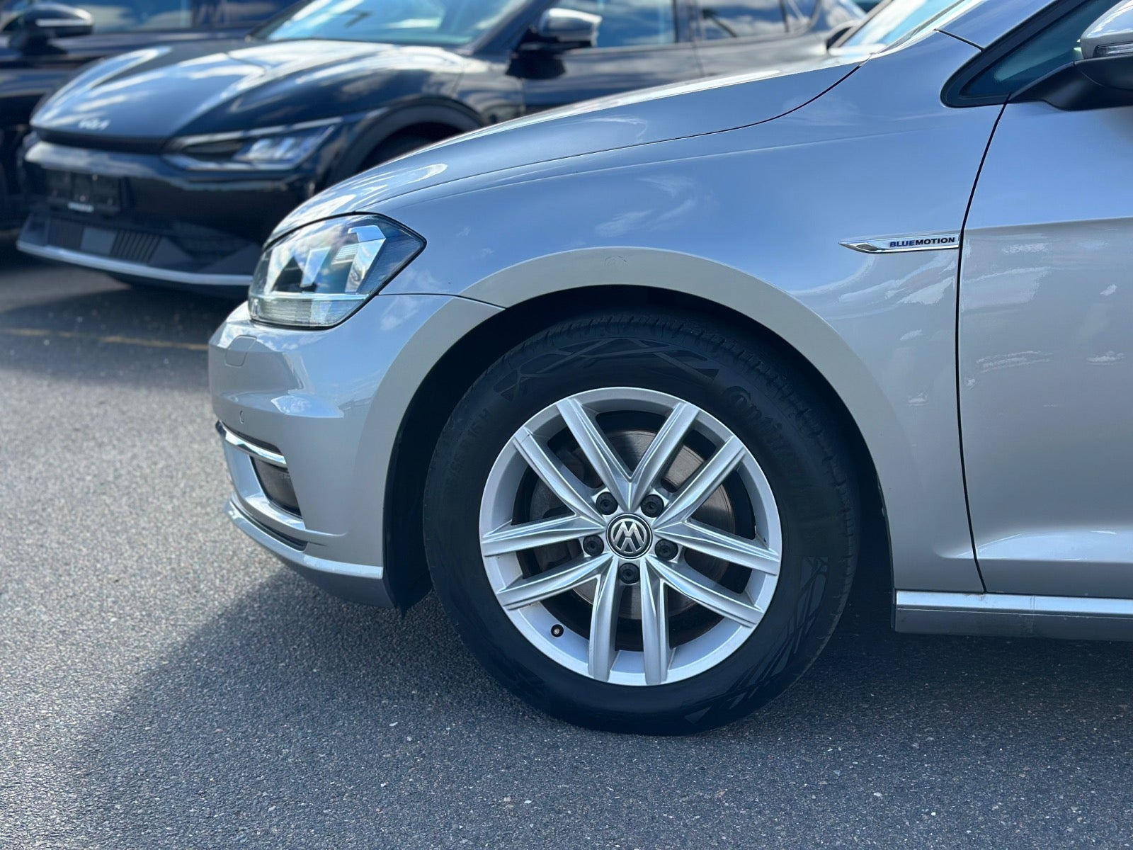 Grå VW Golf VII fra 2019
