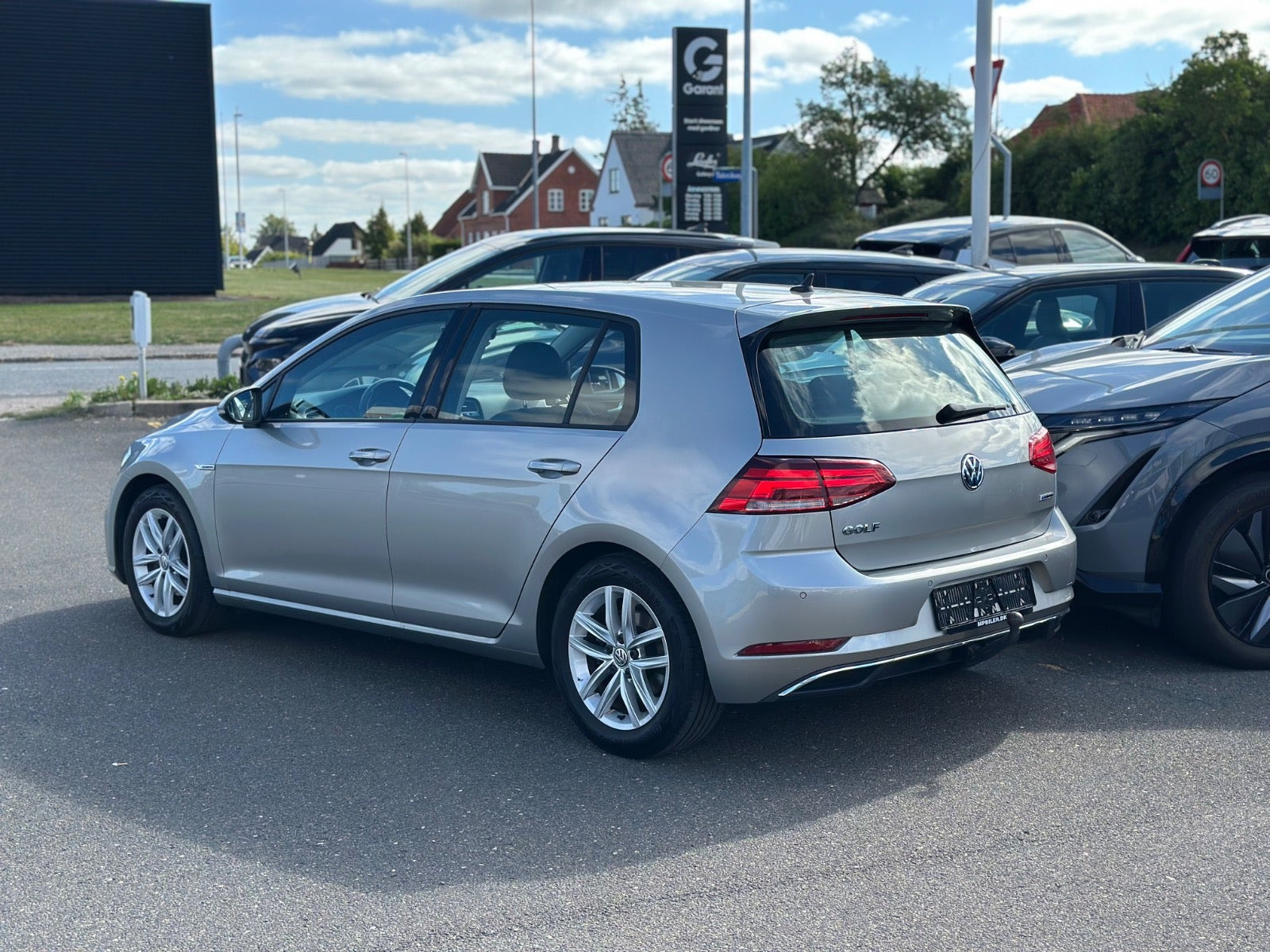 Grå VW Golf VII fra 2019