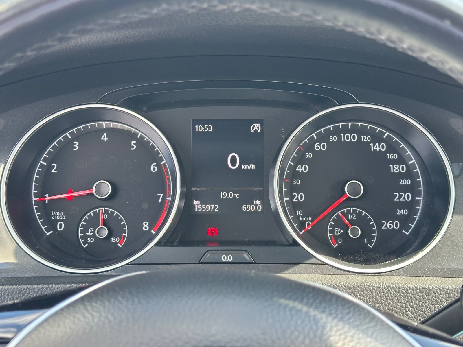 Grå VW Golf VII fra 2019