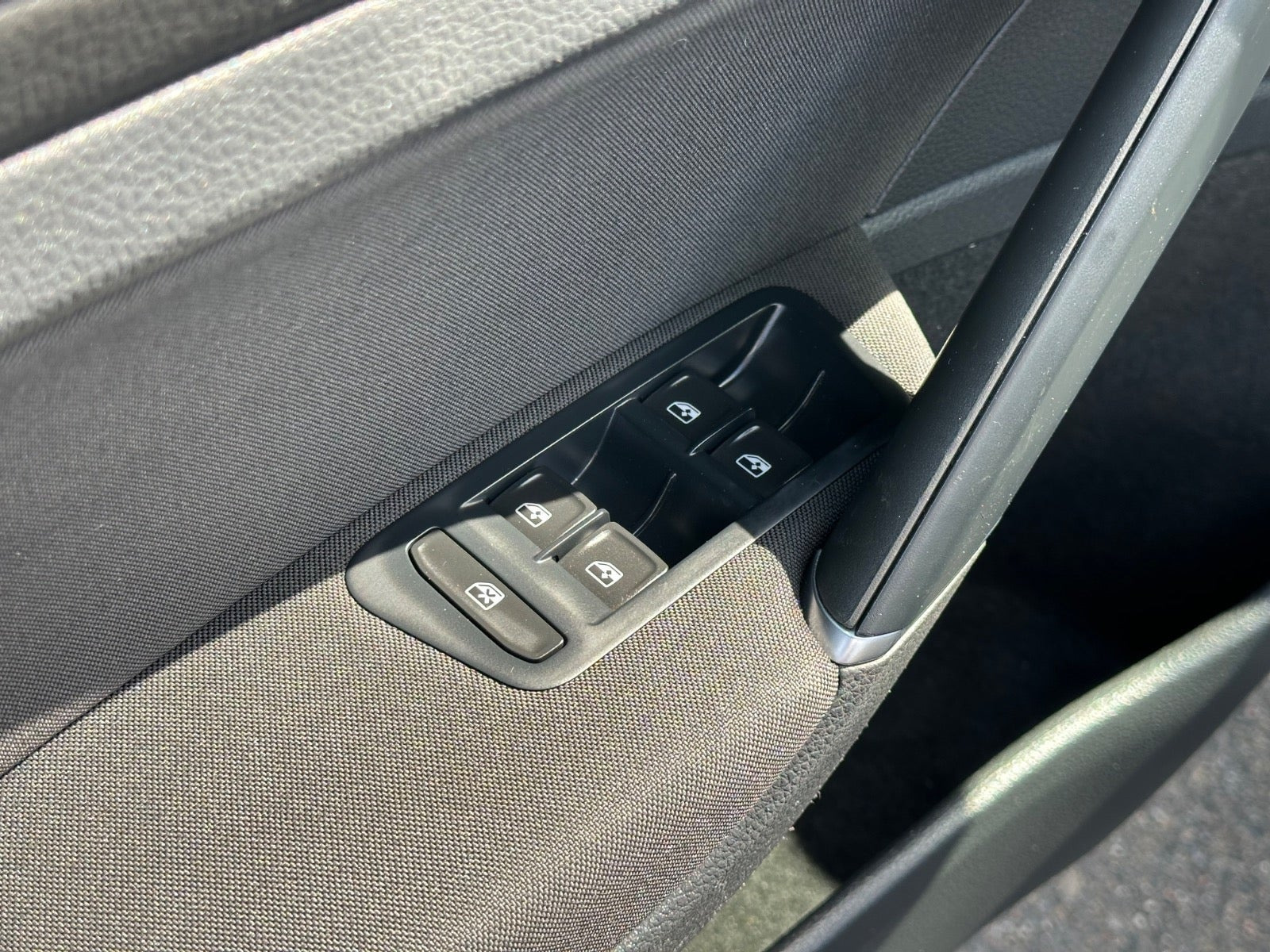 Grå VW Golf VII fra 2019