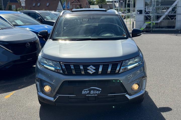 Grå Suzuki Vitara fra 2022