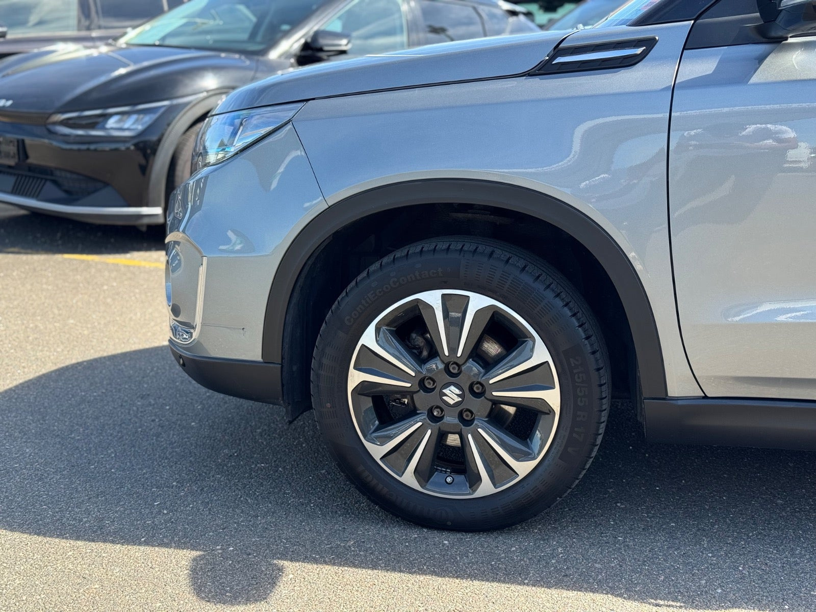 Grå Suzuki Vitara fra 2022