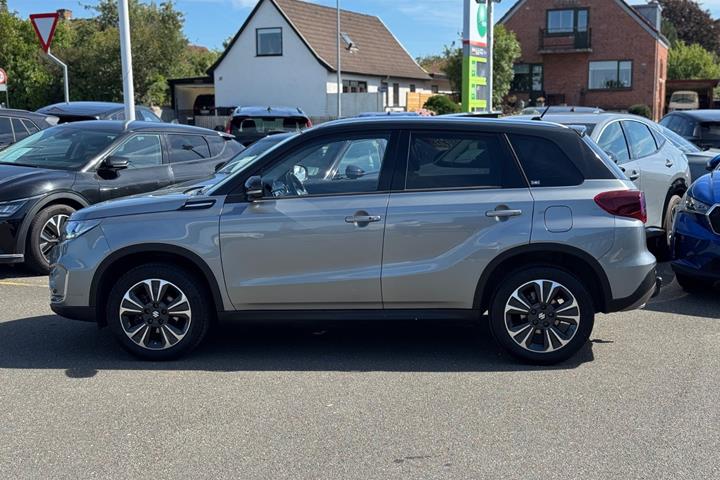 Grå Suzuki Vitara fra 2022