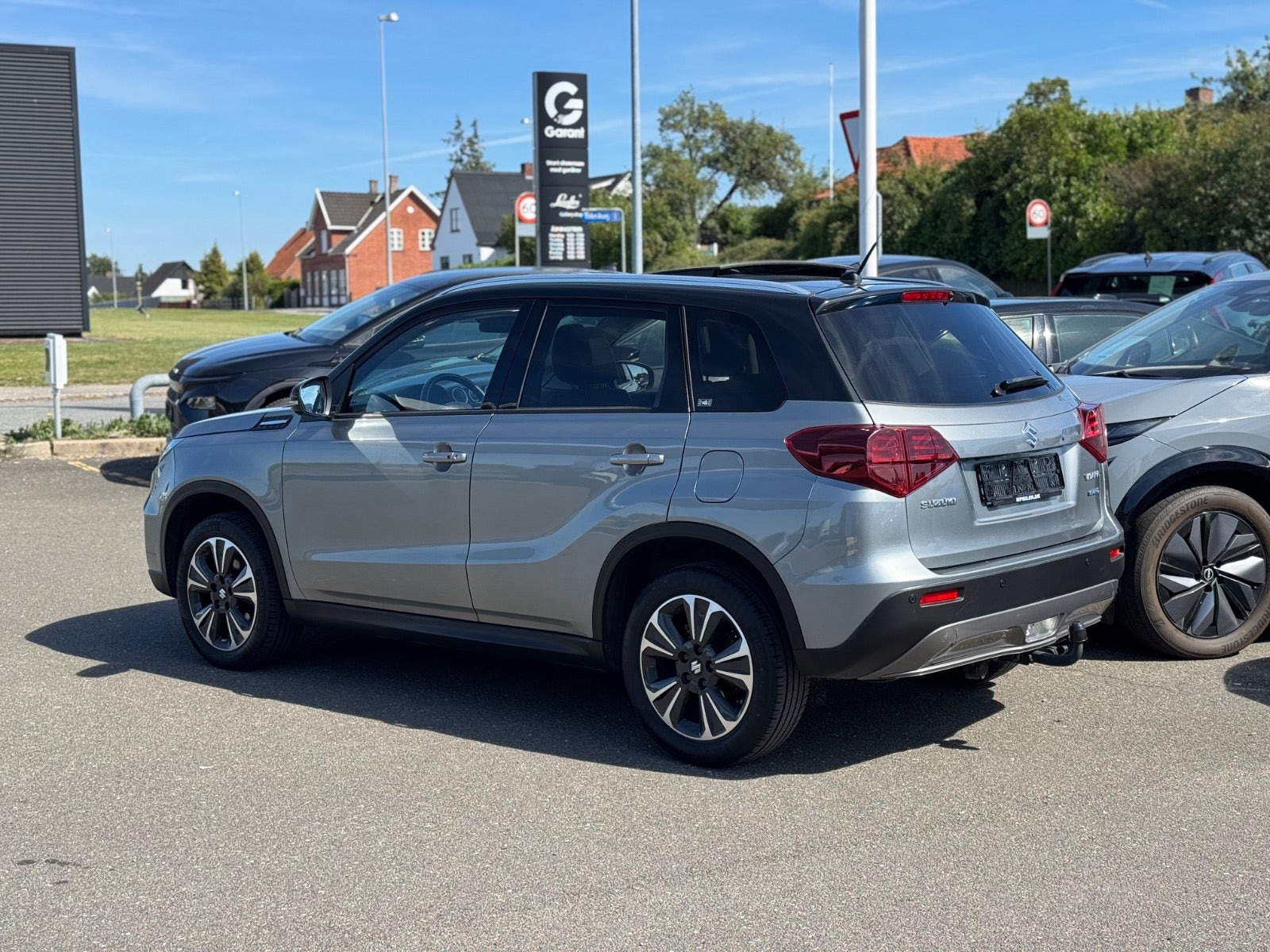 Grå Suzuki Vitara fra 2022