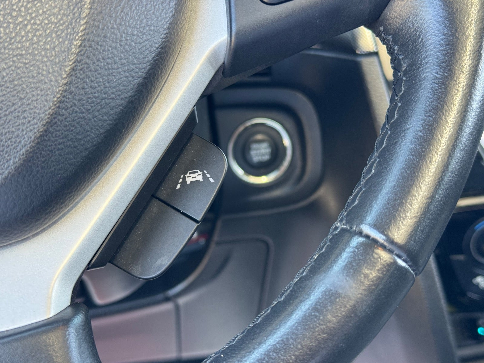 Grå Suzuki Vitara fra 2022