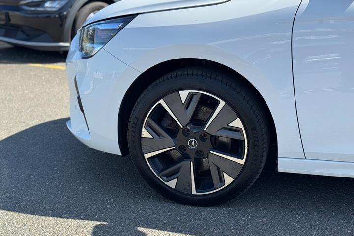 Hvid Opel Corsa-e fra 2021