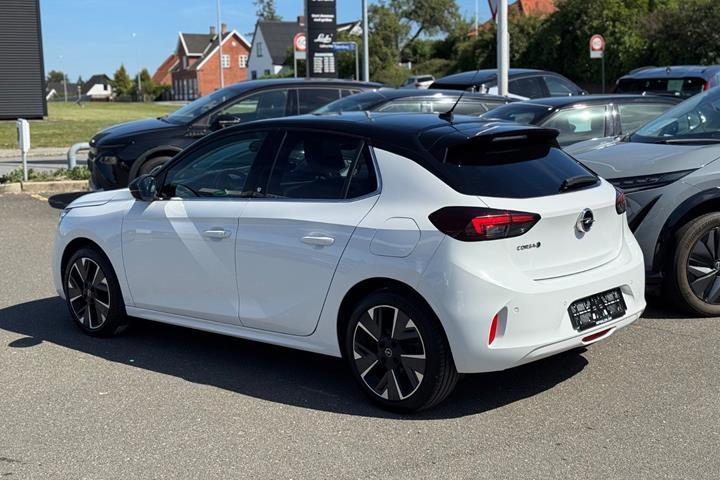 Hvid Opel Corsa-e fra 2021
