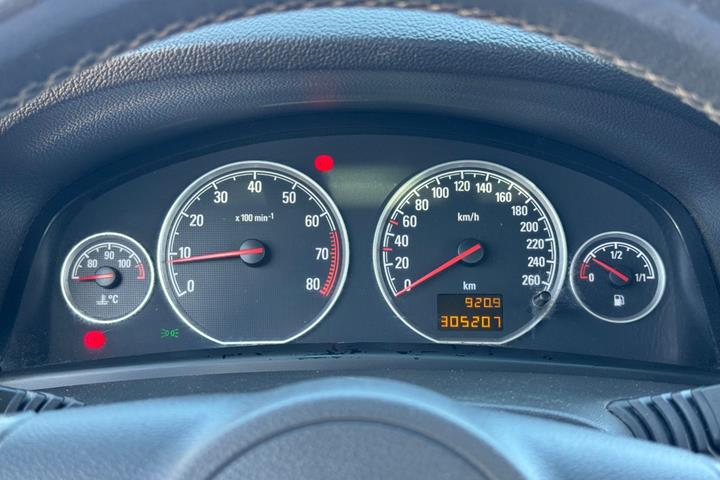 Sort Opel Vectra fra 2008
