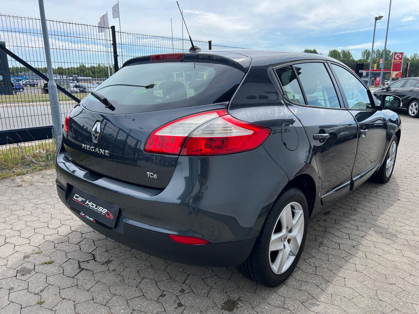 Grå Renault Megane III fra 2014