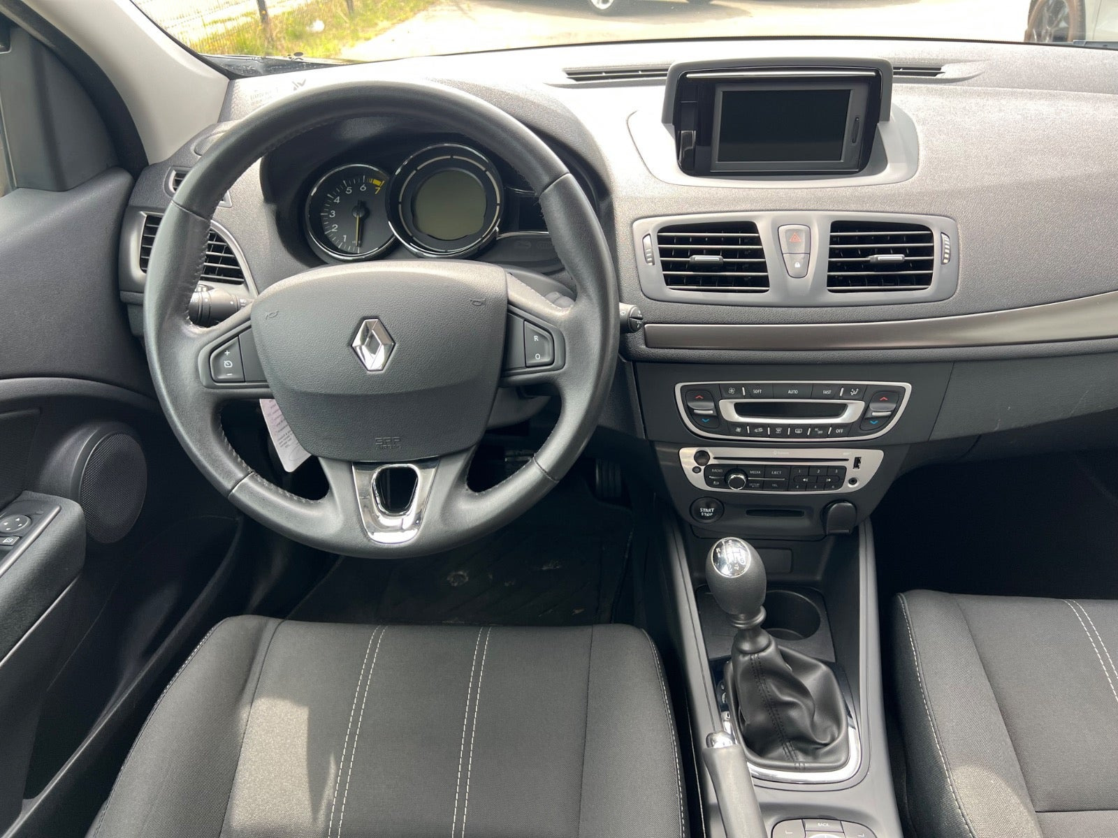 Grå Renault Megane III fra 2014