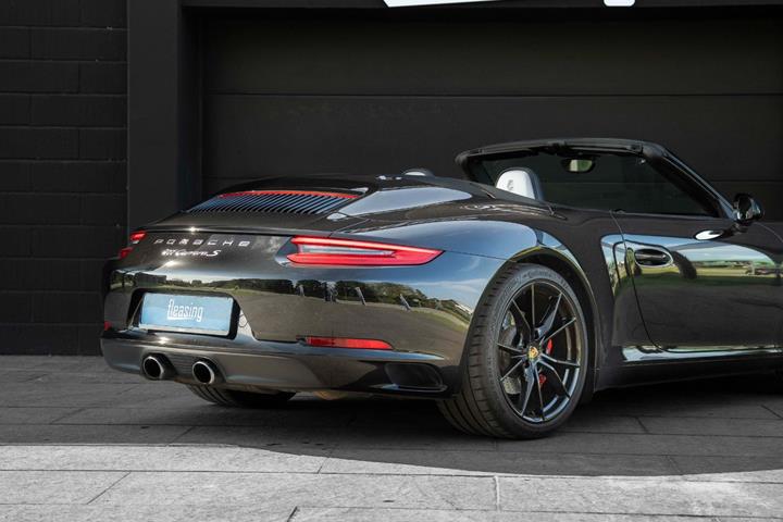 Sort Porsche 911 Carrera S fra 2017
