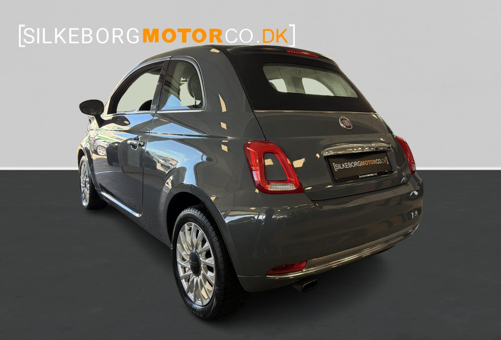 Grå Fiat 500C fra 2017