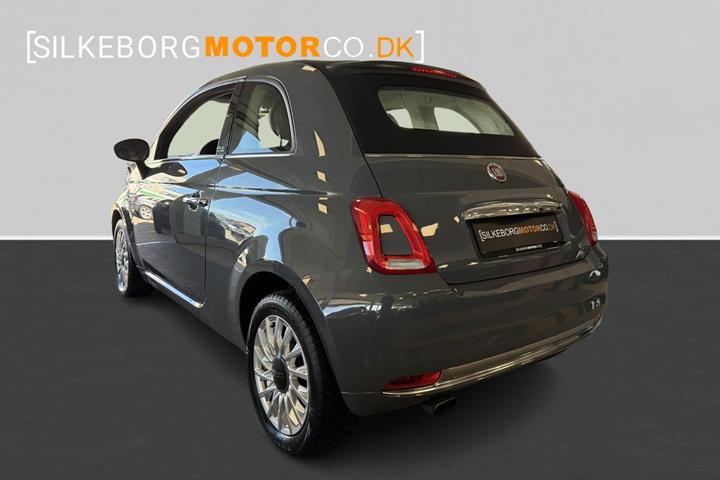 Grå Fiat 500C fra 2017