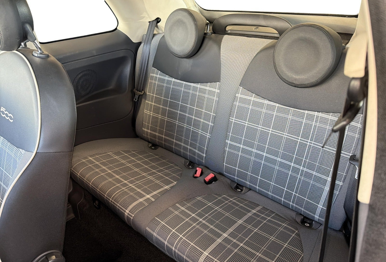 Grå Fiat 500C fra 2017