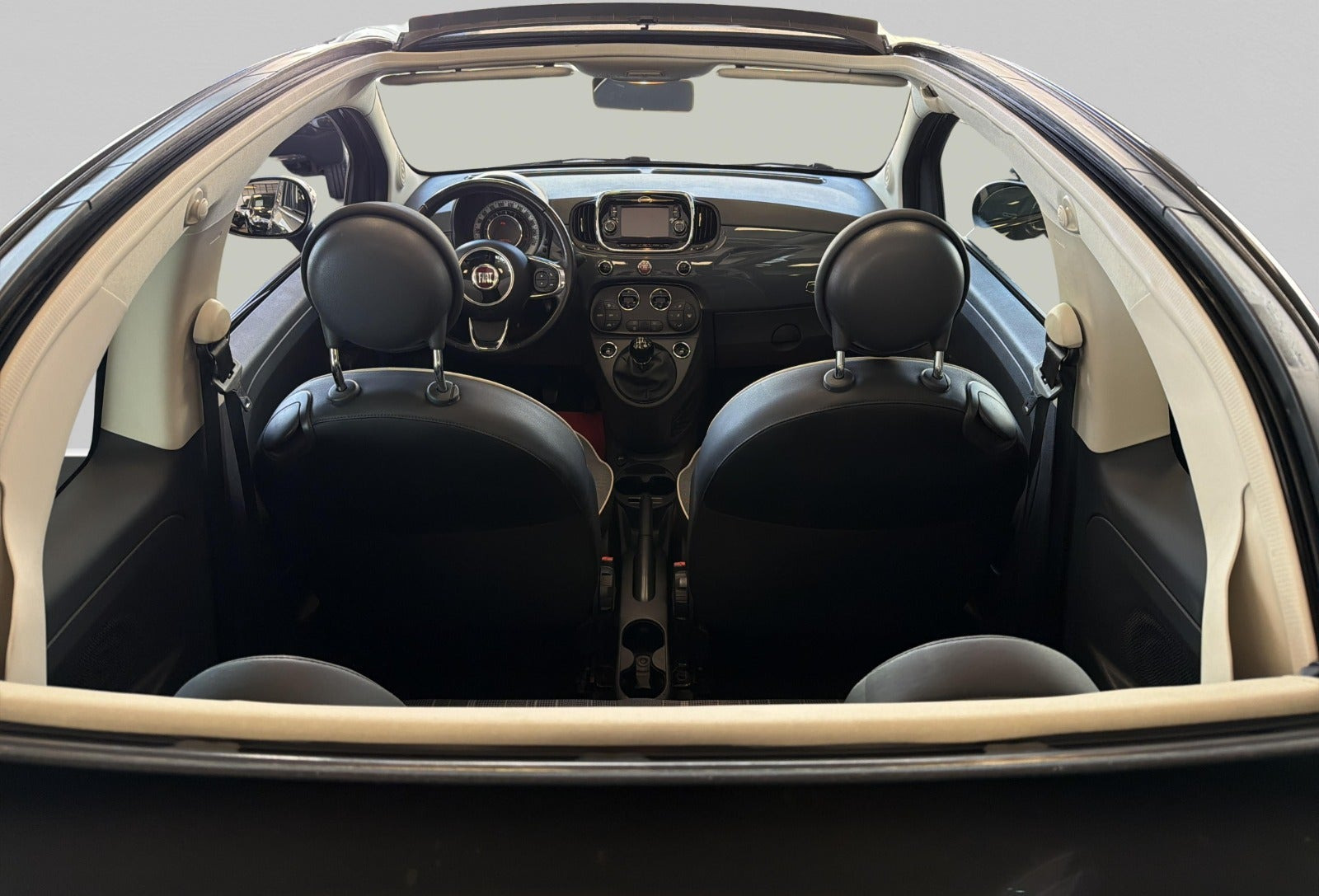 Grå Fiat 500C fra 2017